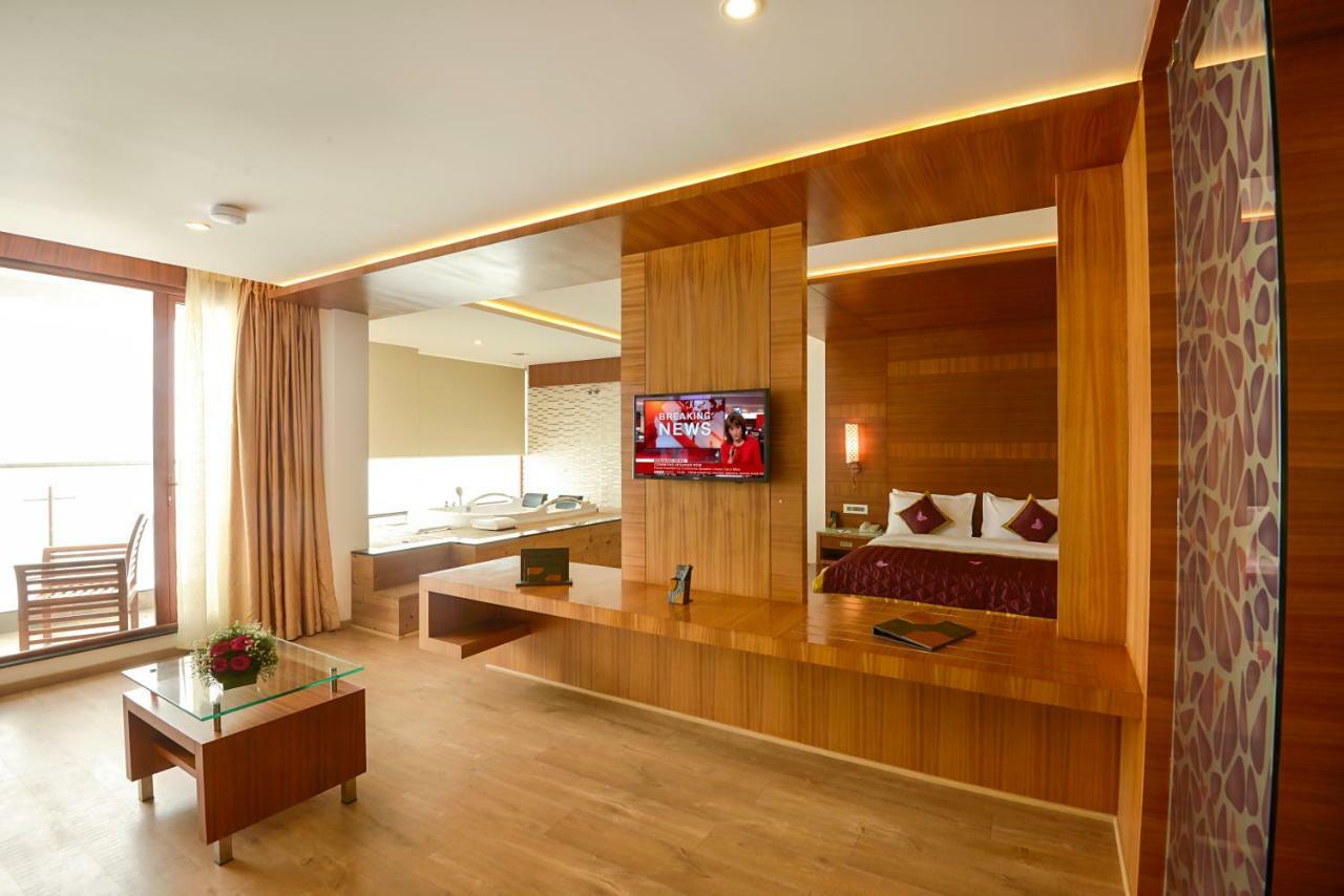 Amber Dale Luxury Hotel & Spa, 蒙纳 外观 照片